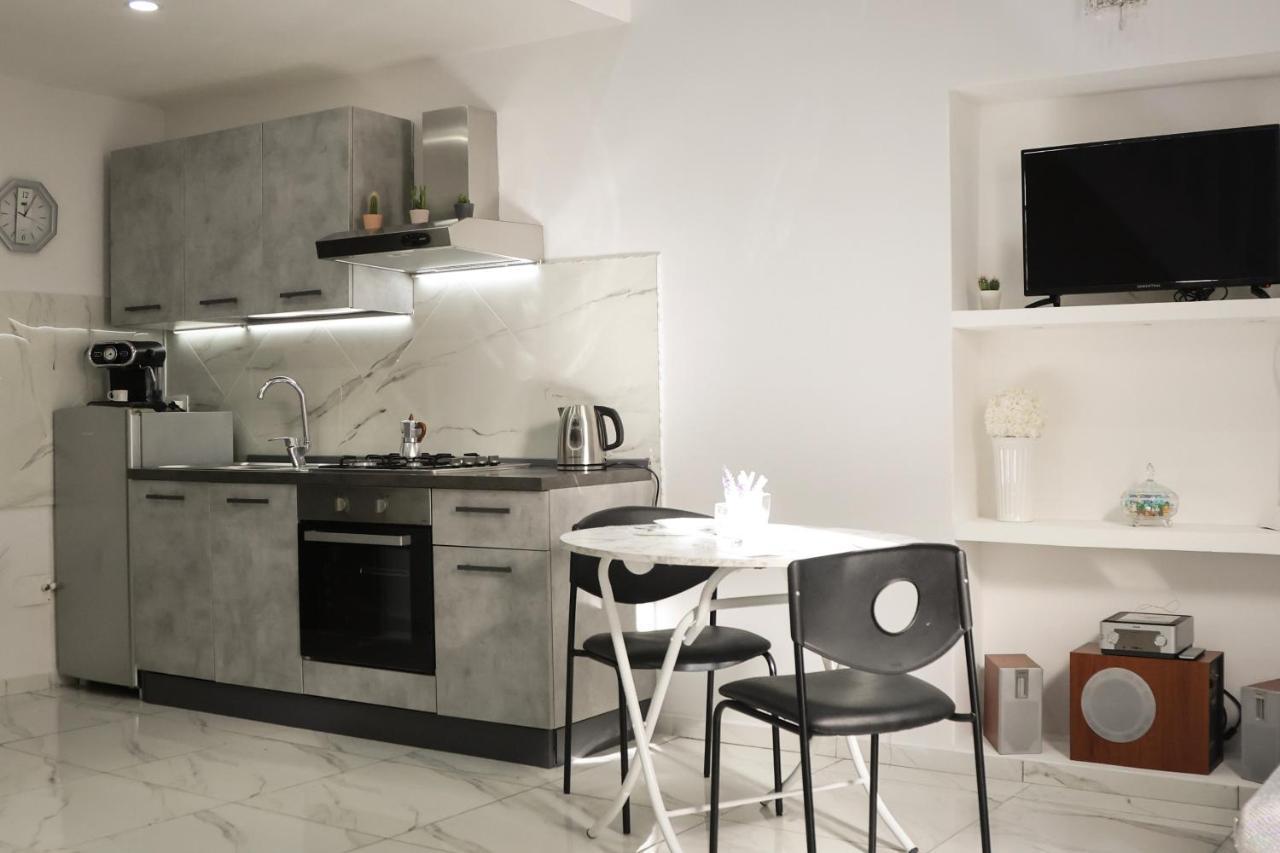 Modern By Sasy In The City Centre Naples Exterior photo