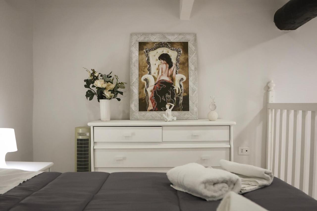 Modern By Sasy In The City Centre Naples Exterior photo